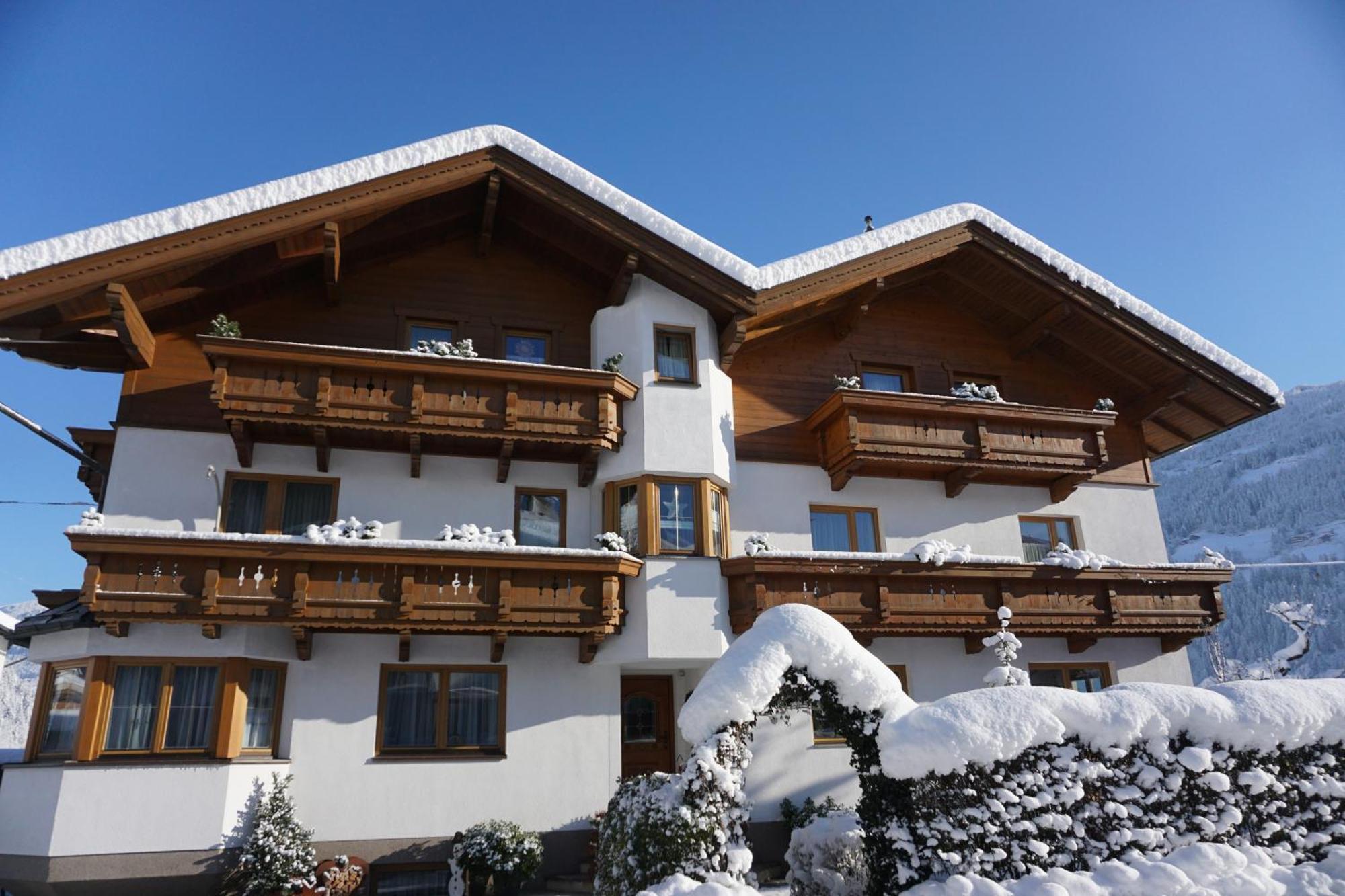 Hofer's Wiesenheim Apartment Zell am Ziller